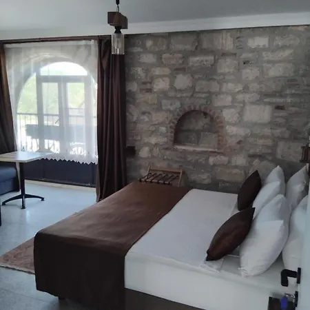 Eski Hotel *